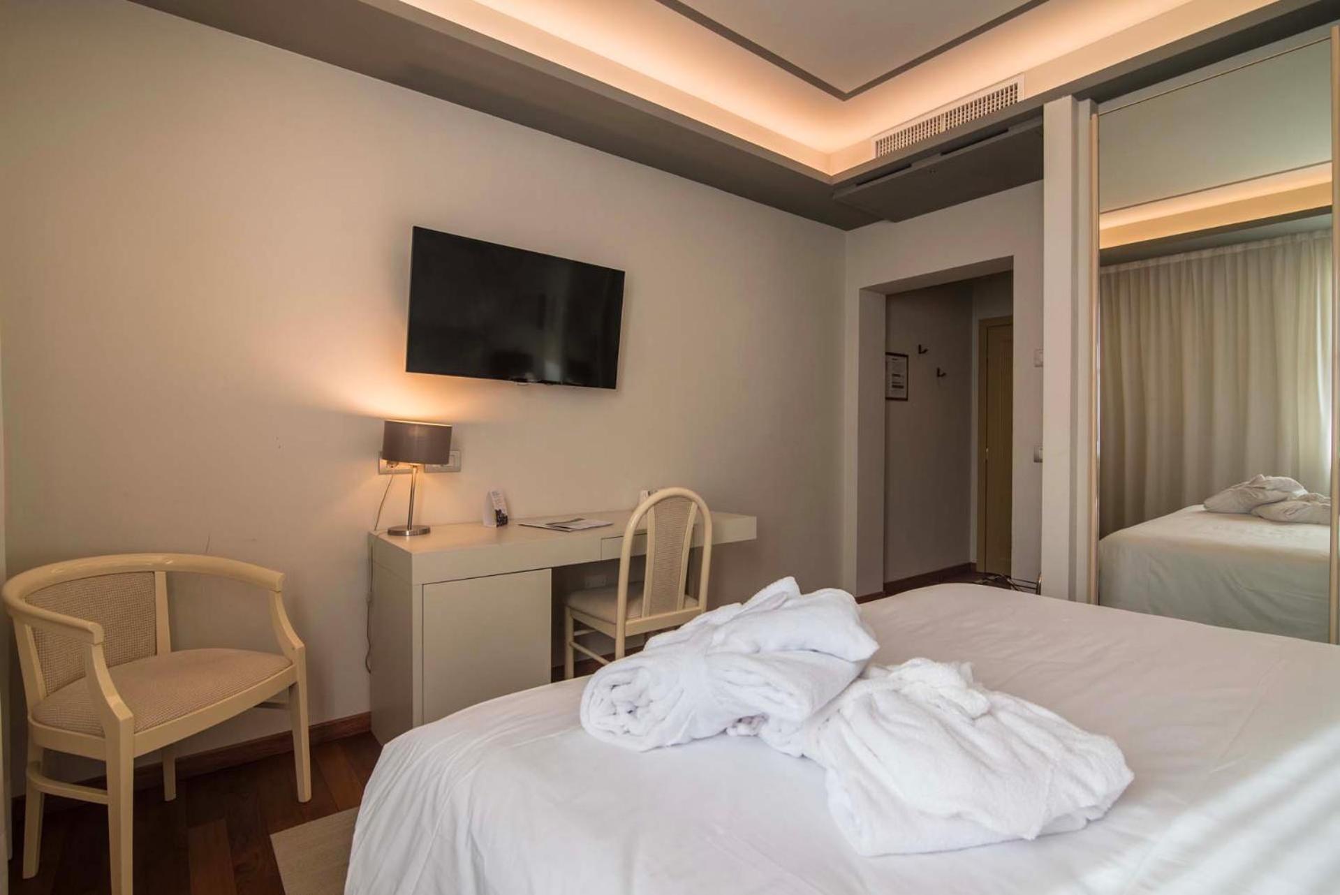 Terme Preistoriche Resort & Spa Монтегрото Терме Екстериор снимка